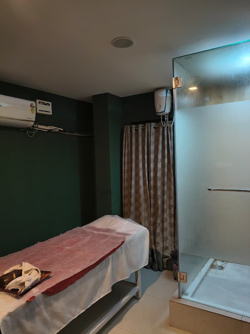Aroma/swedish full body massage (45 minutes) + (15 shower) - 4
