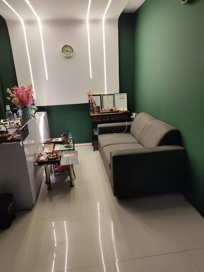 Aroma/swedish full body massage (45 minutes) + (15 shower) - 7