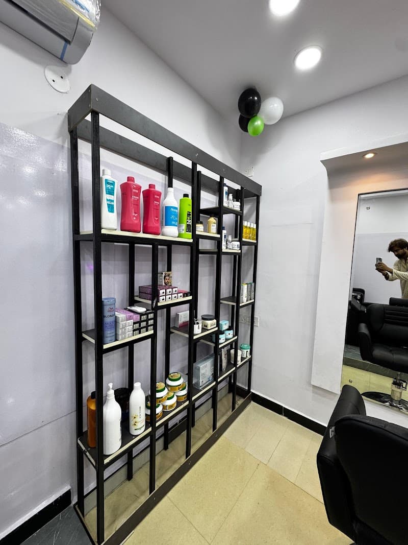 Save up to 43% OFF! Get a Haircut + Beard/Shave + Hair Wash for just ₹199 instead of ₹350. - 3