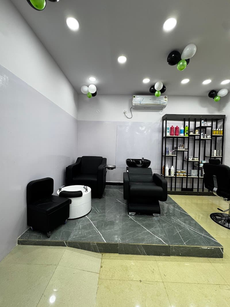 Save up to 43% OFF! Get a Haircut + Beard/Shave + Hair Wash for just ₹199 instead of ₹350. - 6
