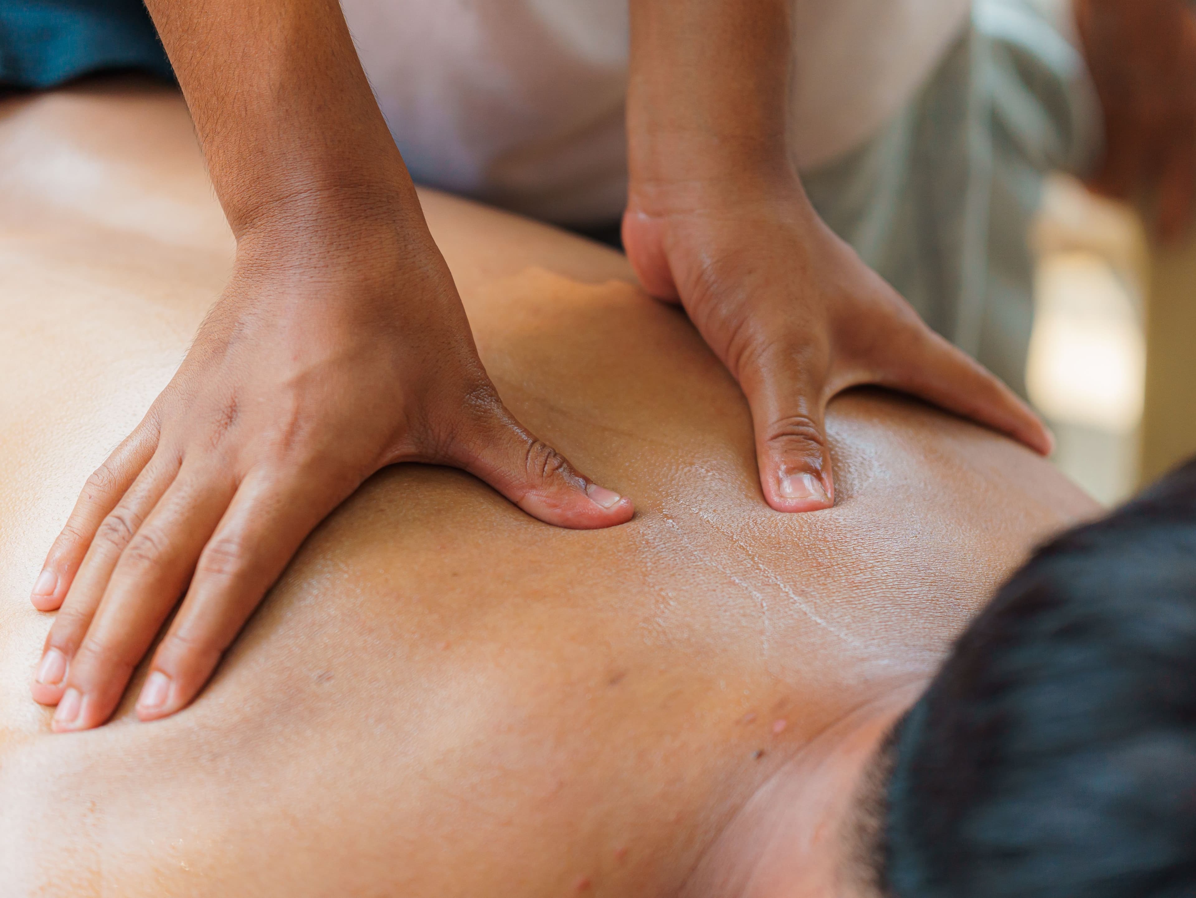 Balinese/Deep Tissue full body massage (45 minutes) + 15 (steam &shower)