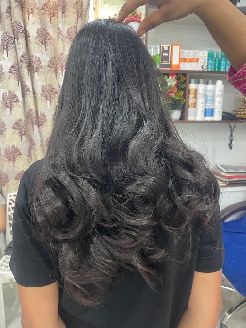 B Creative Unisex Salon 3