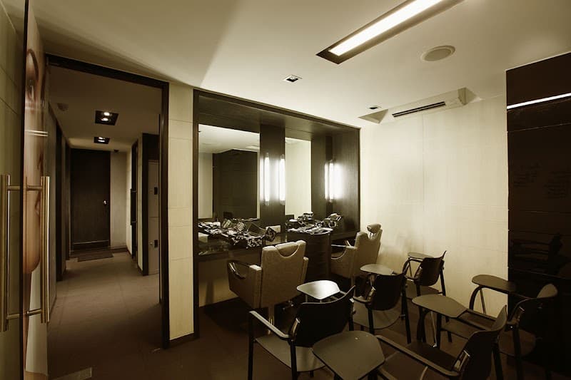 Mirrors Academy of Hair and Beauty 3