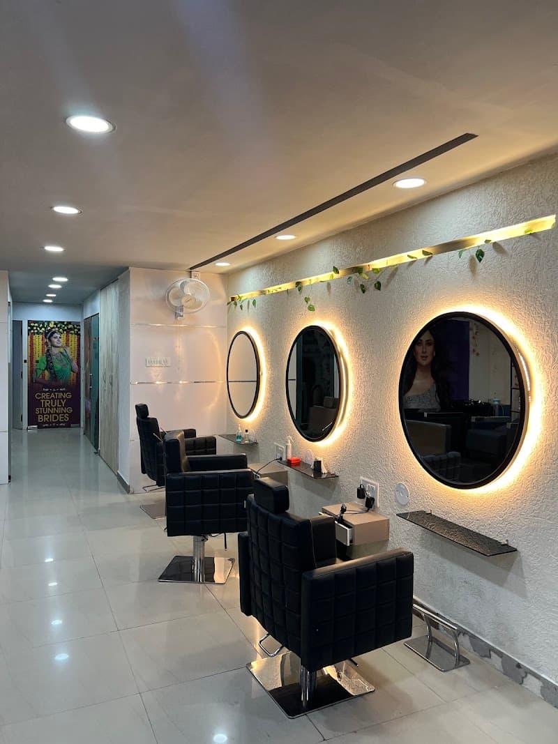 Naturals Unisex Salon