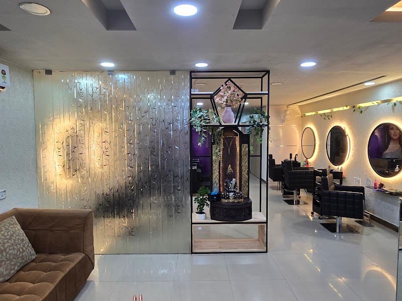 Naturals Unisex Salon 3
