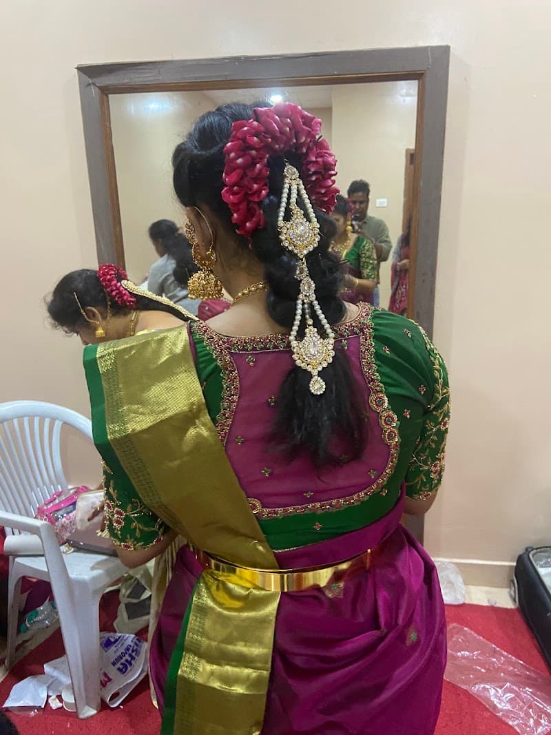Apple Pro Unisex Hair Beauty salon 3